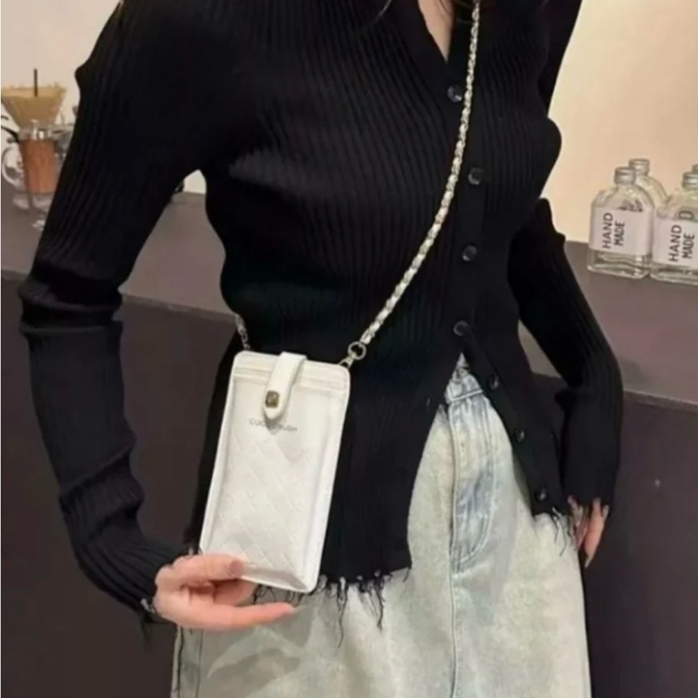 NEW IN BOX CHANEL COCO
CRUSH VIP CROSSBODY
PHONE HOLDER